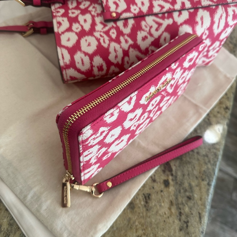 New MICHAEL MICHAEL KORS Large Logo Continental Wallet pink / ivory - Picture 3 of 6